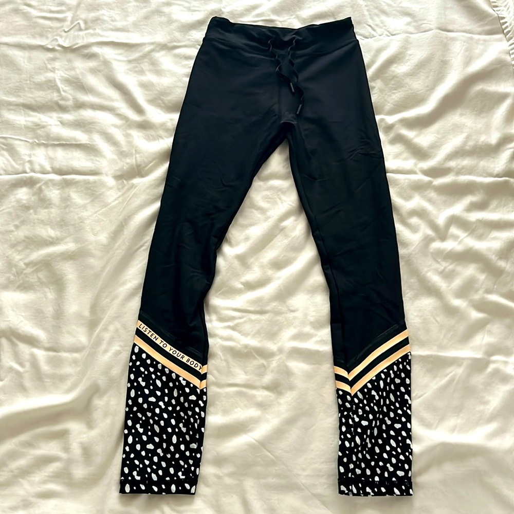 Sarah’s Day X White Fox “Listen to your body” black leggings - S